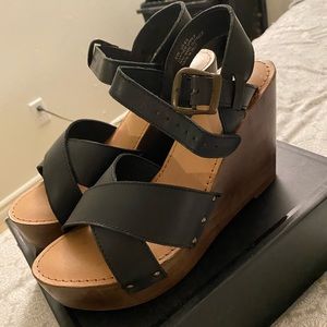 Buckle wedges